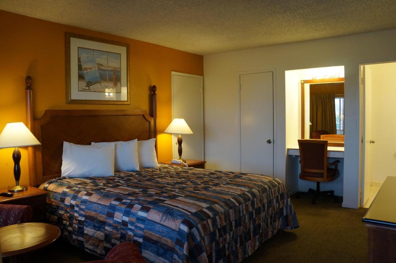 Classic Inn Red Bluff Exterior photo